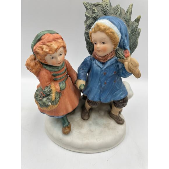Avon First Edition 1981 Christmas Memories Sharing the Christmas Spirit Figurine - Picture 2 of 8